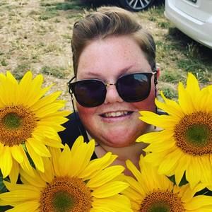 Meet your Posher, Simone